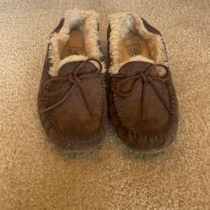 UGG SLIPPERS SIZE 8